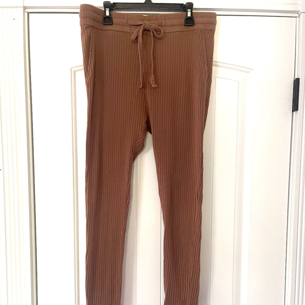 Kate Quinn Women's Skinny Ribbed Cropped Jogger Pants Leggings Camel Medium